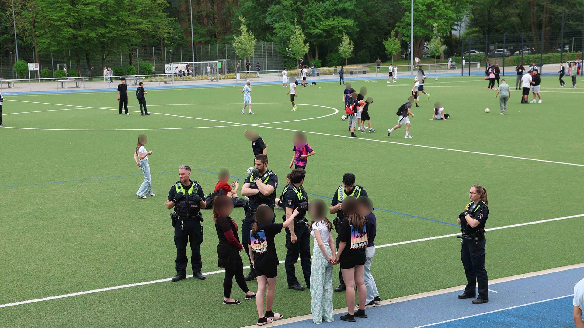 Bei einer Schlägerei unter Jugendlichen im Sportpark Außenmühle wurden zwei Personen verletzt. Foto: Lenthe-Medien/Reimer