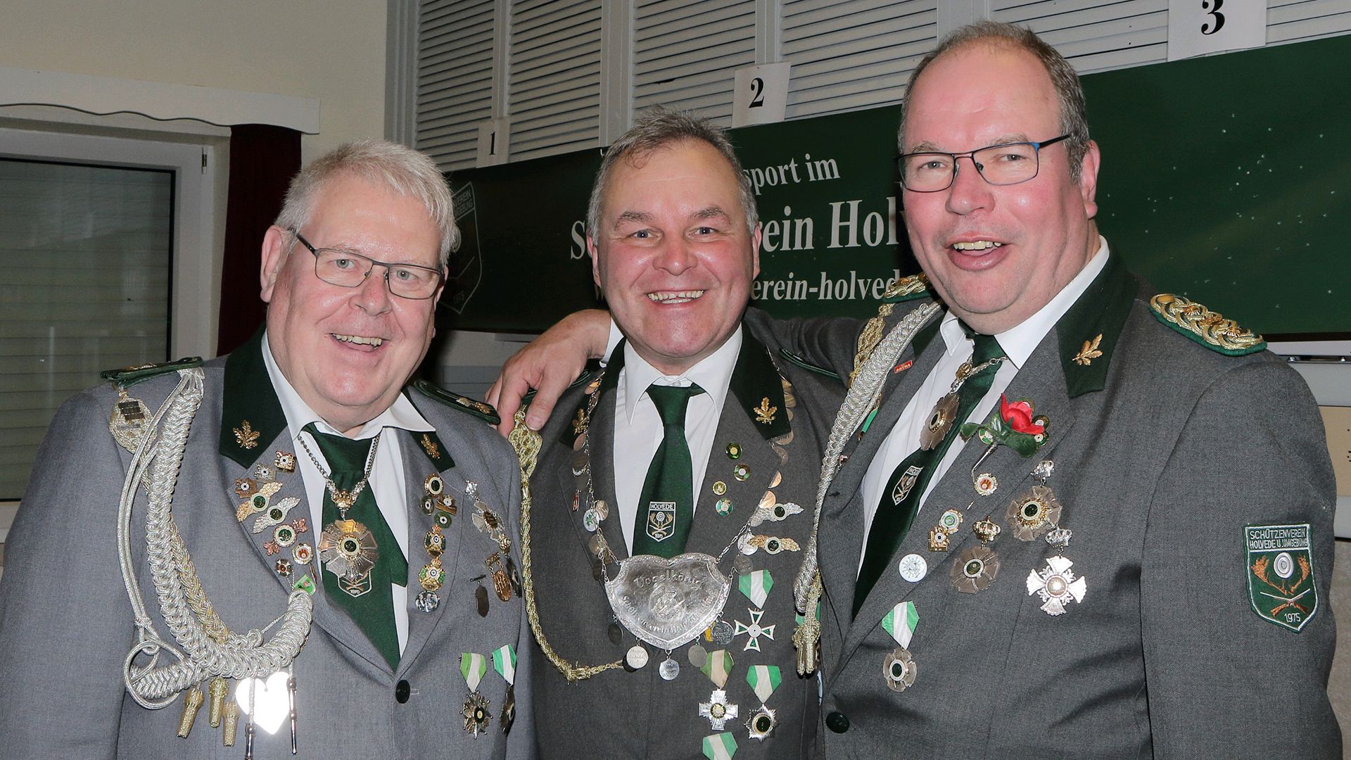 Holvedes neuer Vogelkönig Karsten Sievers (Mitte) mit seinen Adjutanten Ralf Bassen (links) und Peter Lemmermann (rechts). | Foto: SV Holvede
