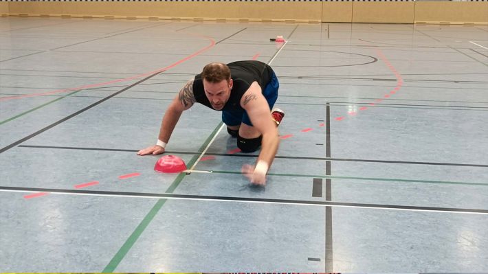 Erster Weltrekord geknackt: Karsten Geiger am Ziel der 10-Meter-Strecke. Foto: Niels Kreller
