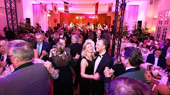 Rund 800 Gäste kamen zum 14. Winterball der Harburger Schützengilde. | Foto: Niels Kreller