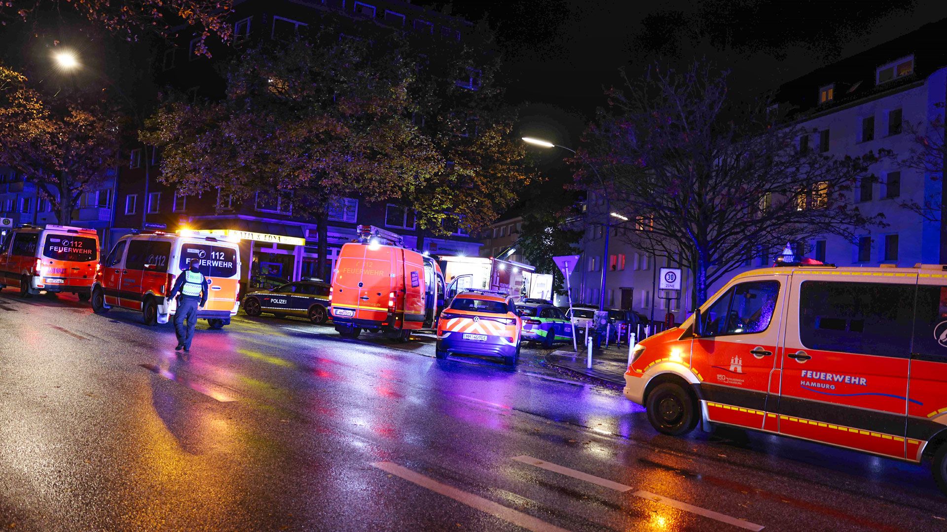 In der Hastedtstraße brach am Sonntagabend ein Feuer in einem Keller aus. | Foto: Lenthe-Medien/Reimer