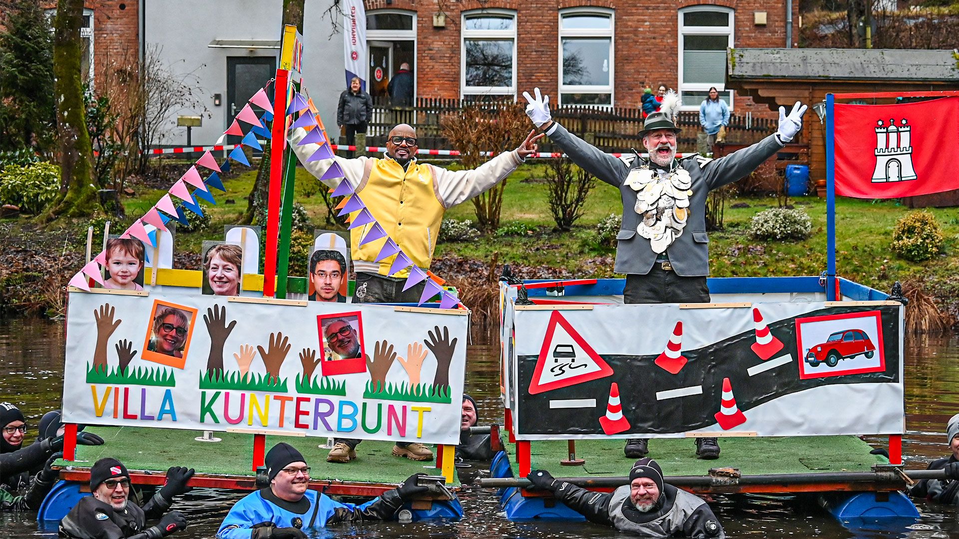 Trafen sich trockenen Fuße in der Mitte des Marmstorfer Feuerteichs: Die beiden Wettpaten, NDR-Moderator Yared Dibaba (links) und Marmstorfs Schützenkönig Michael Pahlke. | Foto: Lenthe-Medien