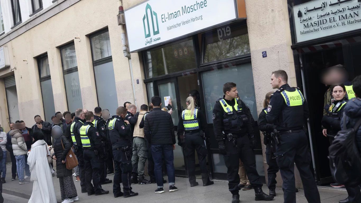In der Harburger El-Imam Moschee wurde ein mutmaßlicher Messerstecher verhaftet. | Foto: Lenthe-Medien