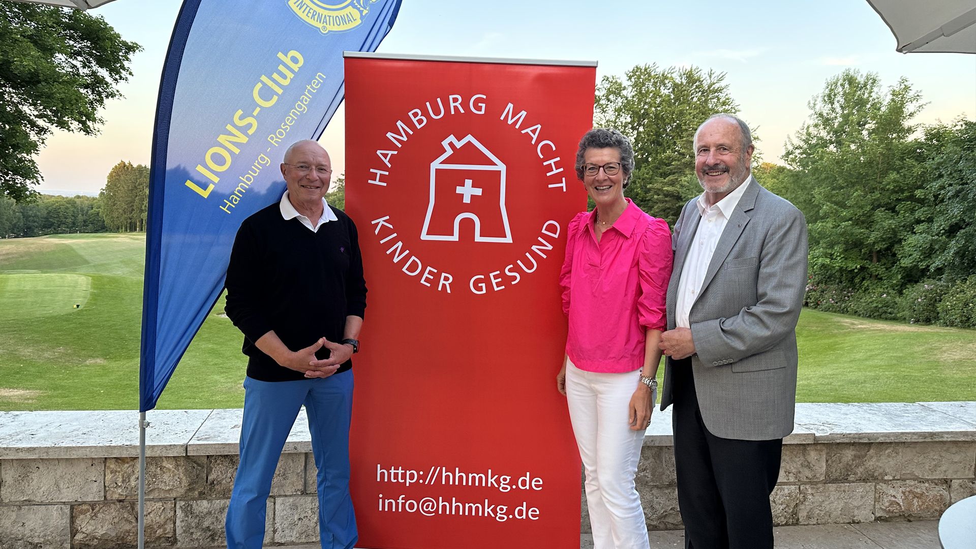 Dr. Thomas Broeske (von links) vom Lions Club, Christine von Seydlitz, „ Hamburg macht Kinder gesund e.V.“ und Thomas Ende, Präsident Lions Club. | Foto: ein