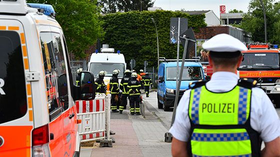 Bei Baurbeiten in der Straße Karnap wurde am Montagmorgen eine Gasleitung angebohrt. | Foto: HamburgNews