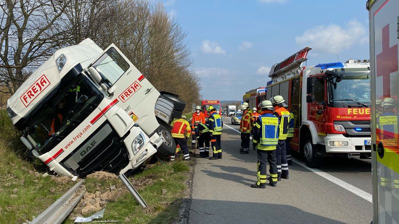 Dieser Lkw-Unfall auf der A 1 sorgte am Montagnachmittag für einen Feuerwehreinsatz der Feuerwehr Seevetal und forderte einen Verletzten. | Foto: Lars Becker, FF Hittfeld