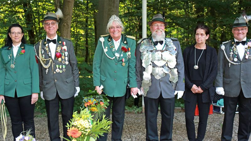 Die lange  "Durststrecke" ohne einen Schützenkönig ist auch in Hollenstedt vorbei. Die Hollenstedter Schützen haben lange darauf hingefiebert und hingearbeitet. | Foto: ein