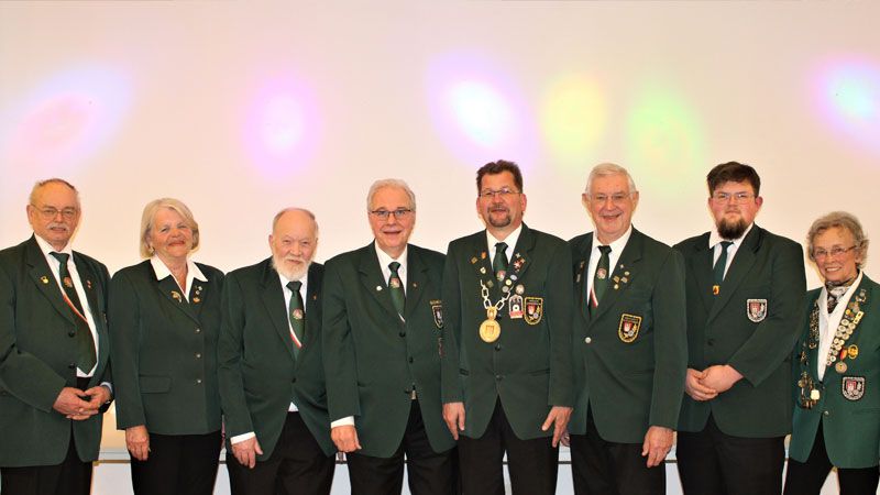Das neu gewählte Präsidium des Schützenverbandes Hamburg (v.l.n.r.): Landesschatzmeister Peter Wiechers, Landesdamenleiterin Irmgard Lenge, Landessportleiter Peter Hilke, Vizepräsident Heinz-Heinrich Thömen, Präsident Lars Bathke, Vizepräsident Dr. Eckhard Mißfeld, Landesjugendleiter Lukas Ben Kabbe, Landesschriftführerin Monika Grabowski. Es fehlt: Andreas Völz (Landesmusikleiter). | Foto: ein