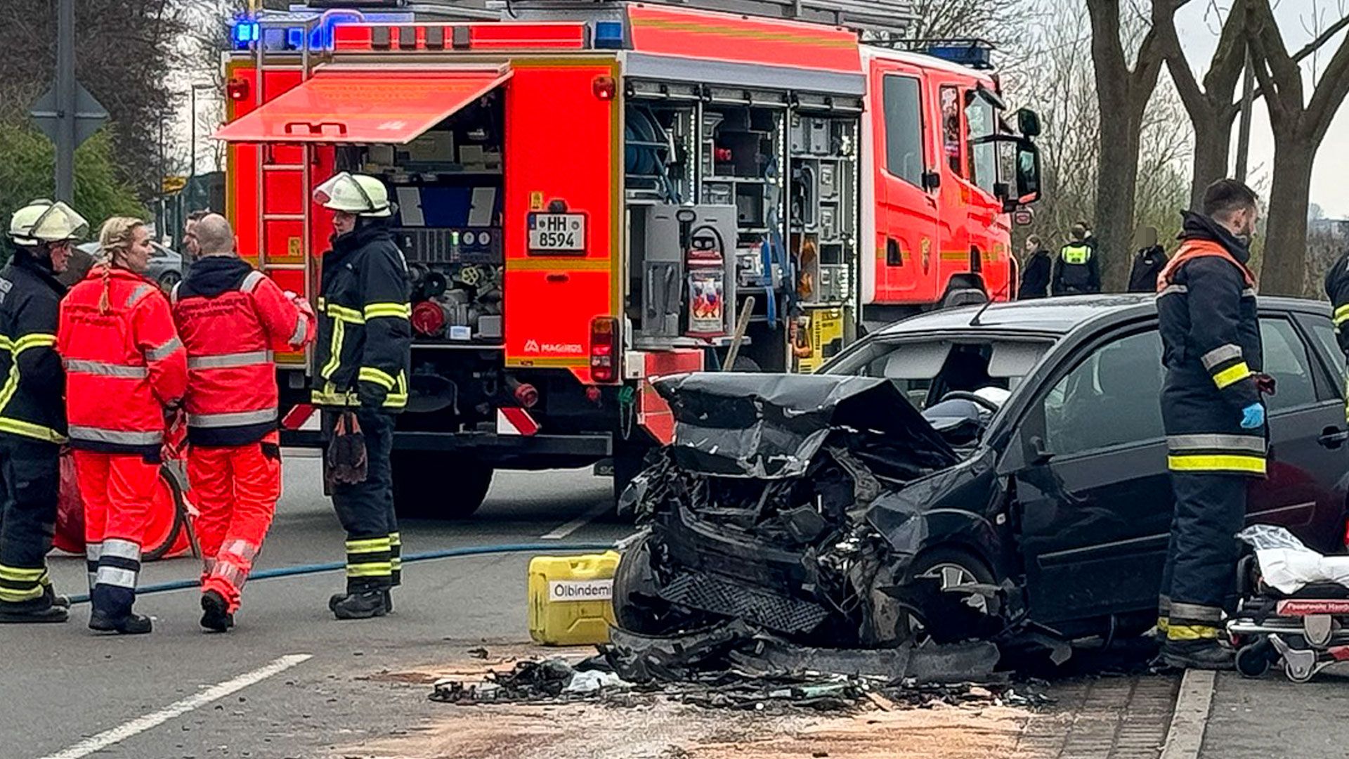 Am Donnerstagnachmittag verstarb in Neuenfelde bei einem Verkehrsunfall eine Autofahrerin. | Foto: JOTO