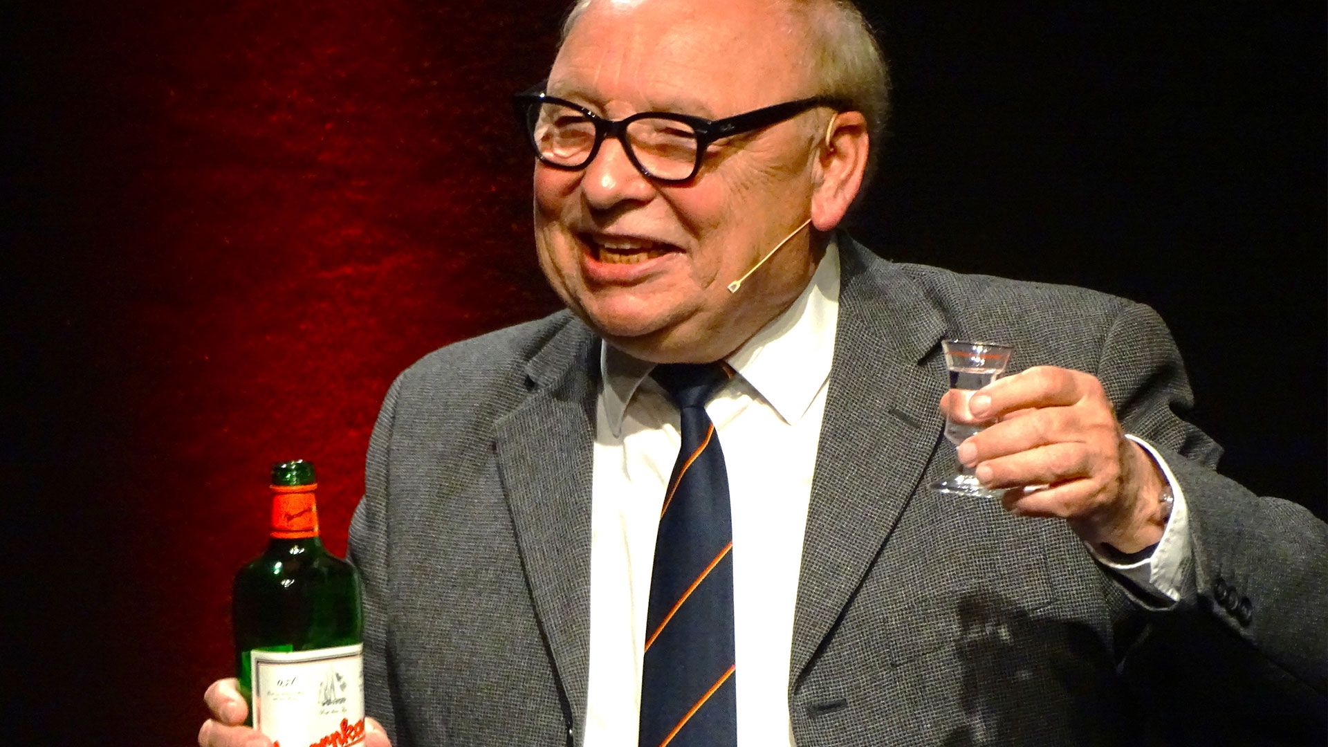 Hans Joachim Heist bereitete den Gästen in der Burg Seevetal einen tollen Heinz-Erhardt-Abend. | Foto: Ilka Teschner