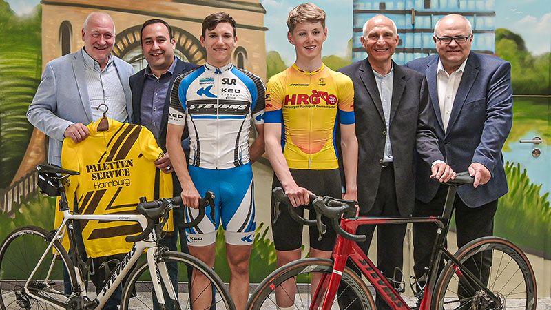 Freuen sich auf das große Radrennen: Ingo Mönke (PSH), Borhen Azzouz (HRG), Moritz Plambeck (KED Stevens), Max Oertzen (HRG), Frank Plambeck (HRG) und Bernd Meyer (Sparkasse Harburg-Buxtehude) (v.l.).  | Foto: Niels Kreller