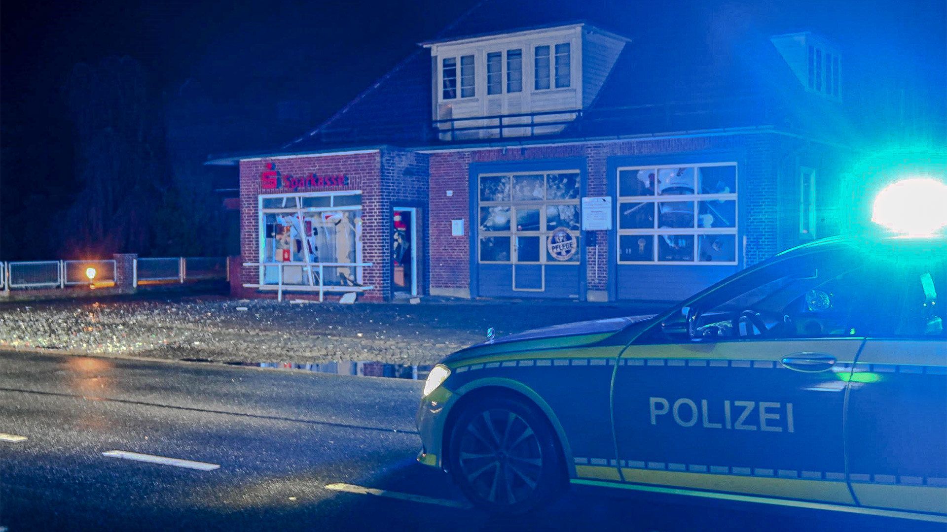 Schon wieder wurde im Landkreis Harburg ein Geldautomat gesprengt - dieses Mal in Brackel. | Foto: HamburgNews
