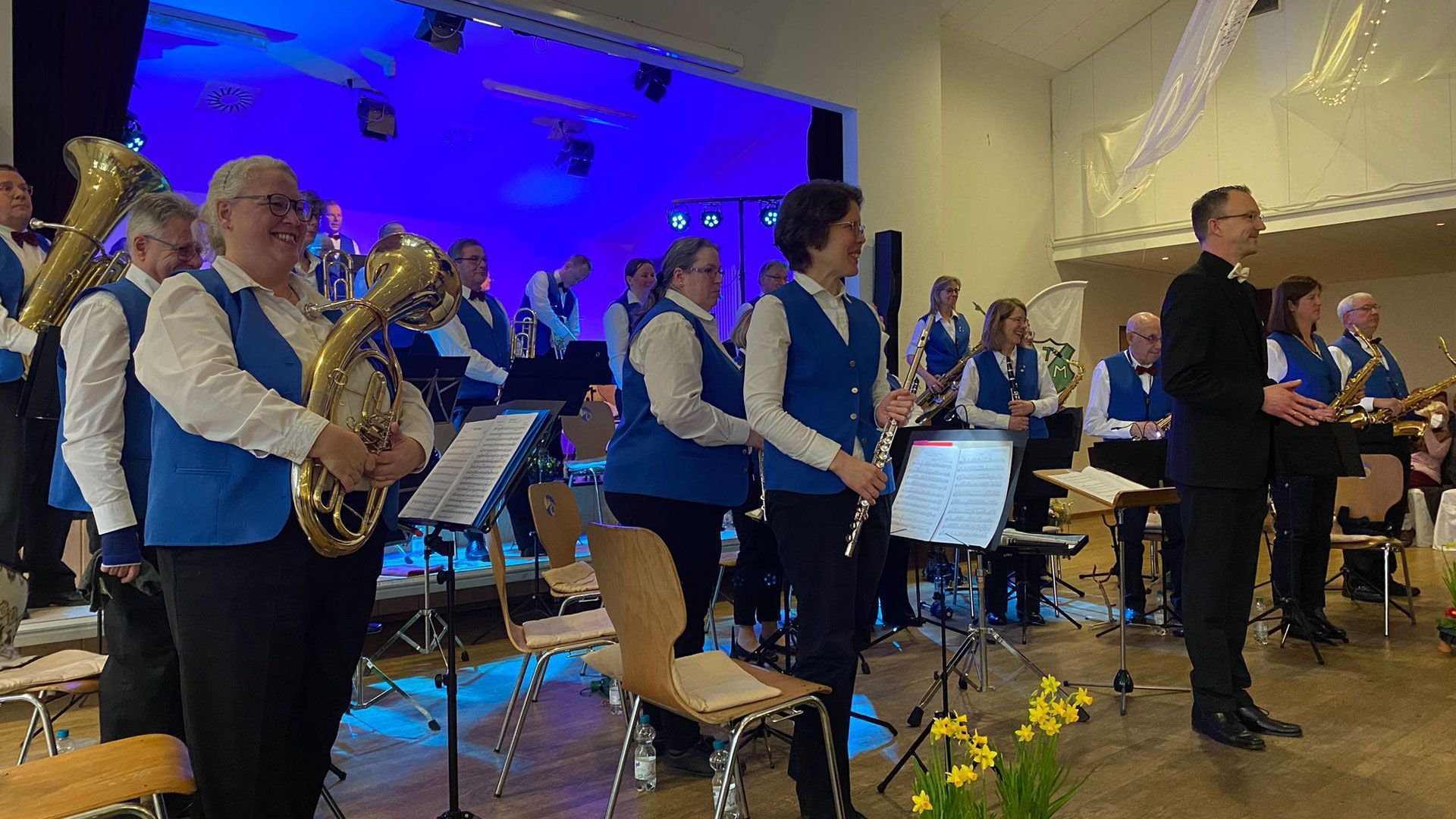Freuten sich über viel Applaus ihres Publikums: Die Musikerinnen und Musiker vom Blasorchester des TV Meckelfeld beim Winterkonzert im Helbach-Haus. | Foto: Musik im TVM  