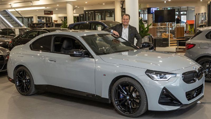 Filialleiter David Breuer präsentierte im Autohaus B&K in Harburg das neue BMW 2er Coupé.