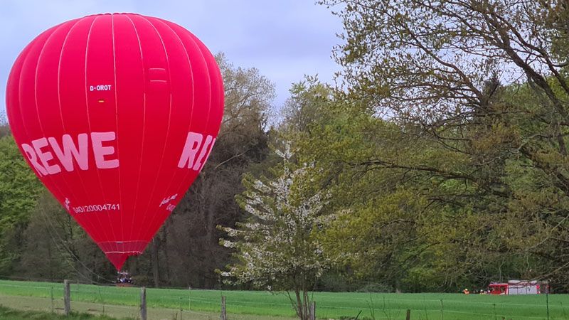 Der Heißluftballon war sicher gelandet und der Einsatz konnte abgebrochen werden. | Foto: ein
