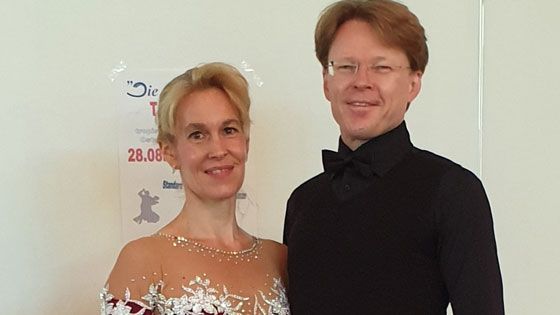 Inga und Torsten Andresen nutzen das Turnier, um sich endlich wieder mit anderen Paaren auf der Tanzfläche zu messen. | Foto: ein