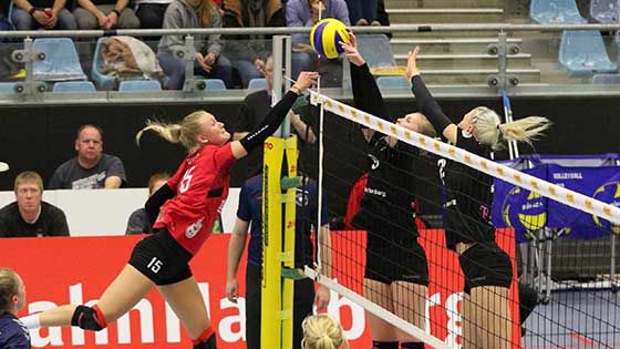 Luise Klein und Juliane Köhler blocken den Angriff der Stralsunder Wildcats. | Foto: VTH/Lehmann