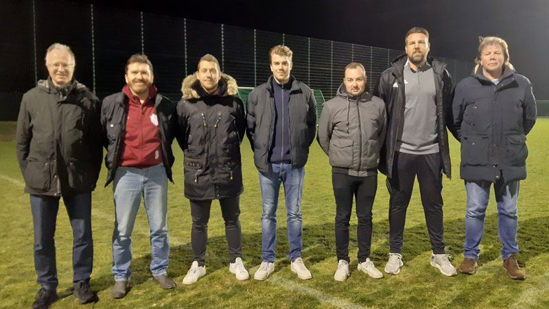 Sie leiten die Fußball-Abteilung des TuS Fleestedt: Martin Rohte (von links), Dr. Peter Mestmacher, Metin Wichmann, Marlon Nowek, Nils Aschenbrenner, Steffen Schön und Heiko Nowek. | Foto: U. Vergin