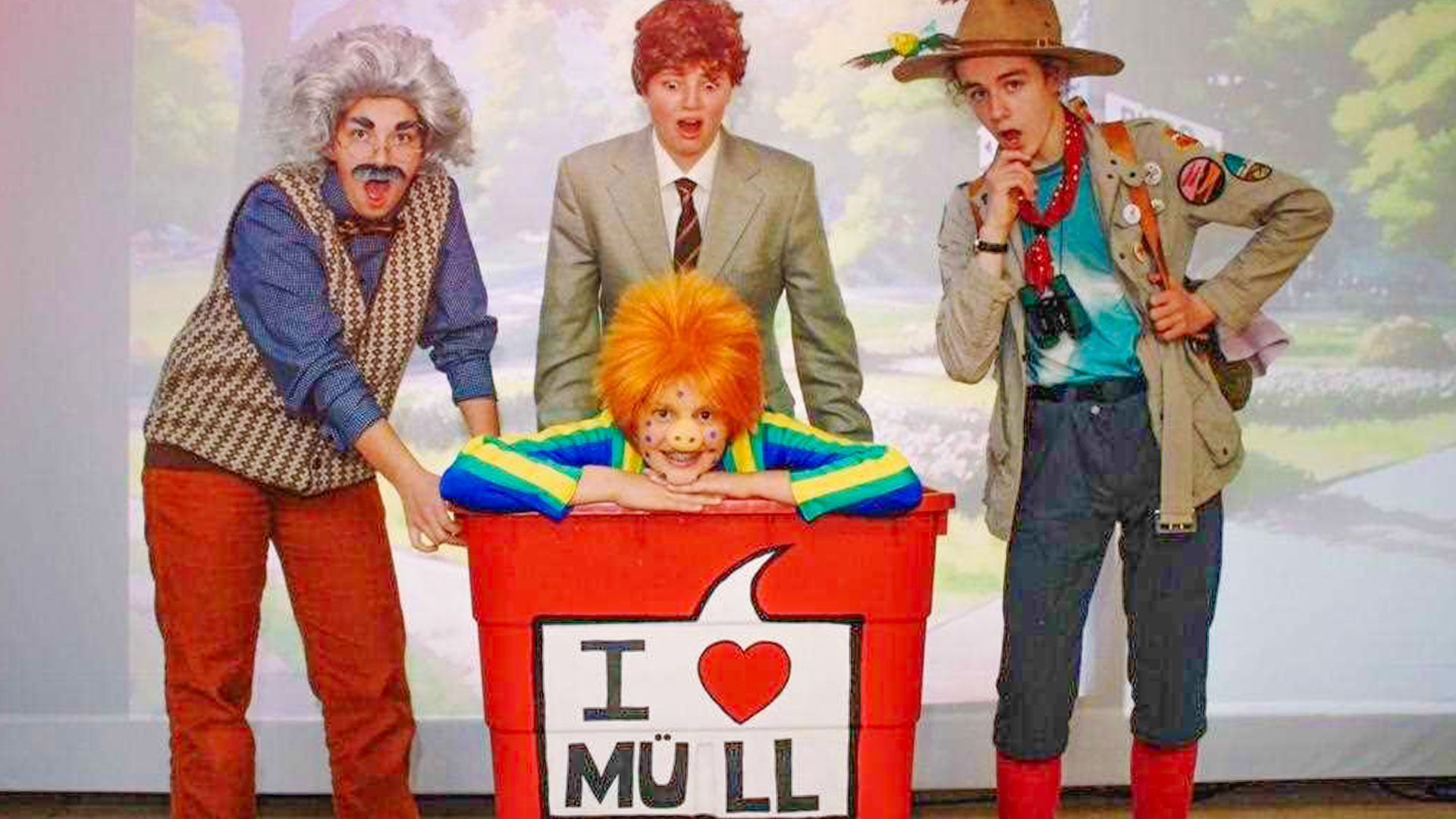 Die jungen Schauspielerinnen und Schauspielerder Theatergruppe „Kinder spielen für Kinder“  aus Harburg präsentieren „Eine Woche voller Samstage“. | Foto: Lilly Leuenberger
