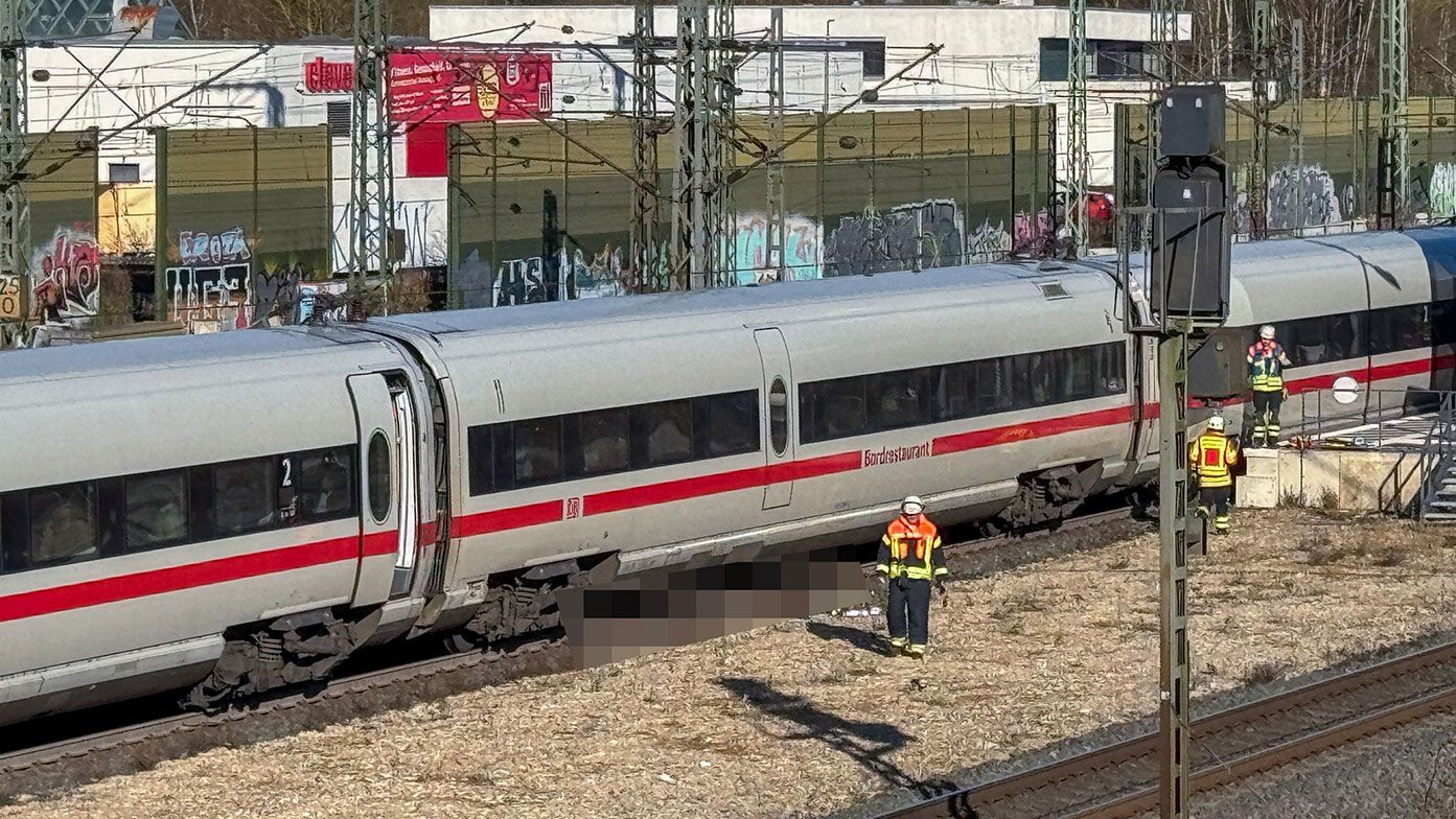 Am Bahnhof Meckelfeld wurde eine Person von einem ICE erfasst und verstarb noch am Unfallort. | Foto: JOTO