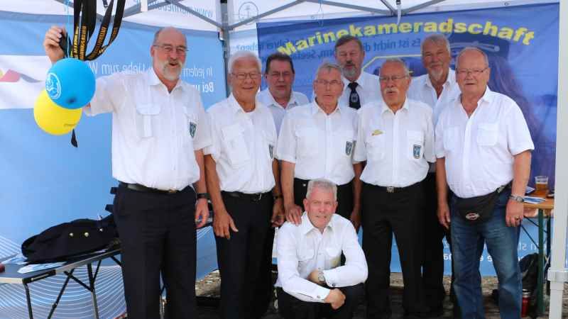 Präsentierten sich und den Deutschen Marinebund (DMB) der Öffentlichkeit. | Foto: ein