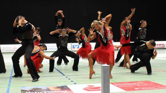 Die Formationstänzer des B-Teams von Blau-Weiss Buchholz starten am heutigen Sonnabend, 12. Januar, in Ludwigsburg in die neue Saison der 2. Bundesliga. | Foto. Wolfgang Gnädig