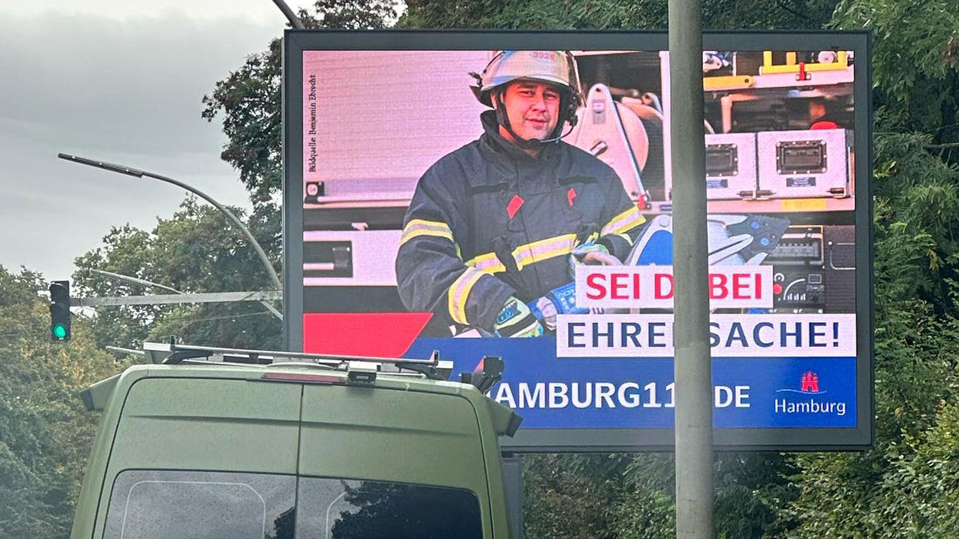 Borhen "Bo" Azzouz von der Freiwilligen Feuerwehr Eißendorf ist ein "Modell" der aktuellen Kampagne der Freiwilligen Feuerwehr Hamburg für neue Mitglieder. | Foto: ein