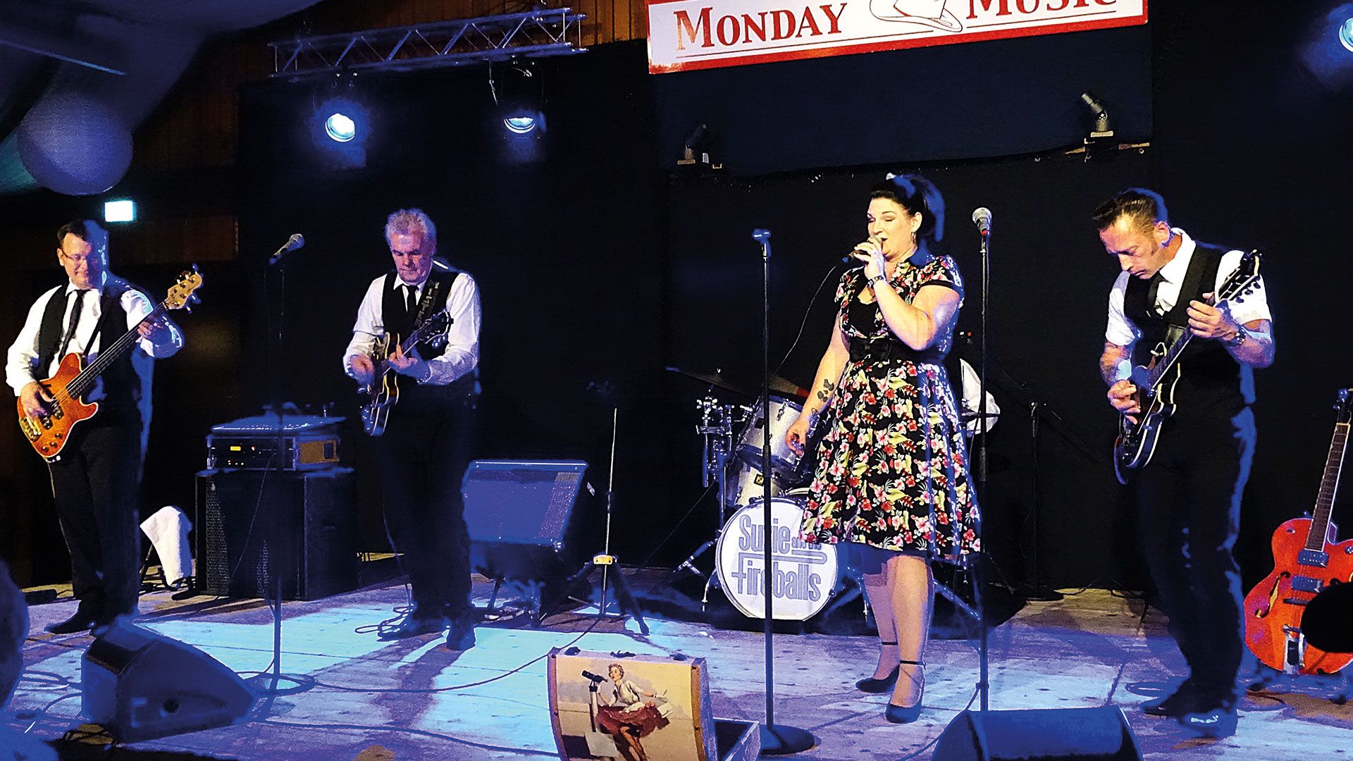 Die Band "Suzie and the Fireballs" sorgten für tolle Rock'n-Roll-Stimmung im Hörstener Dörphus. Foto: Ilka Teschner