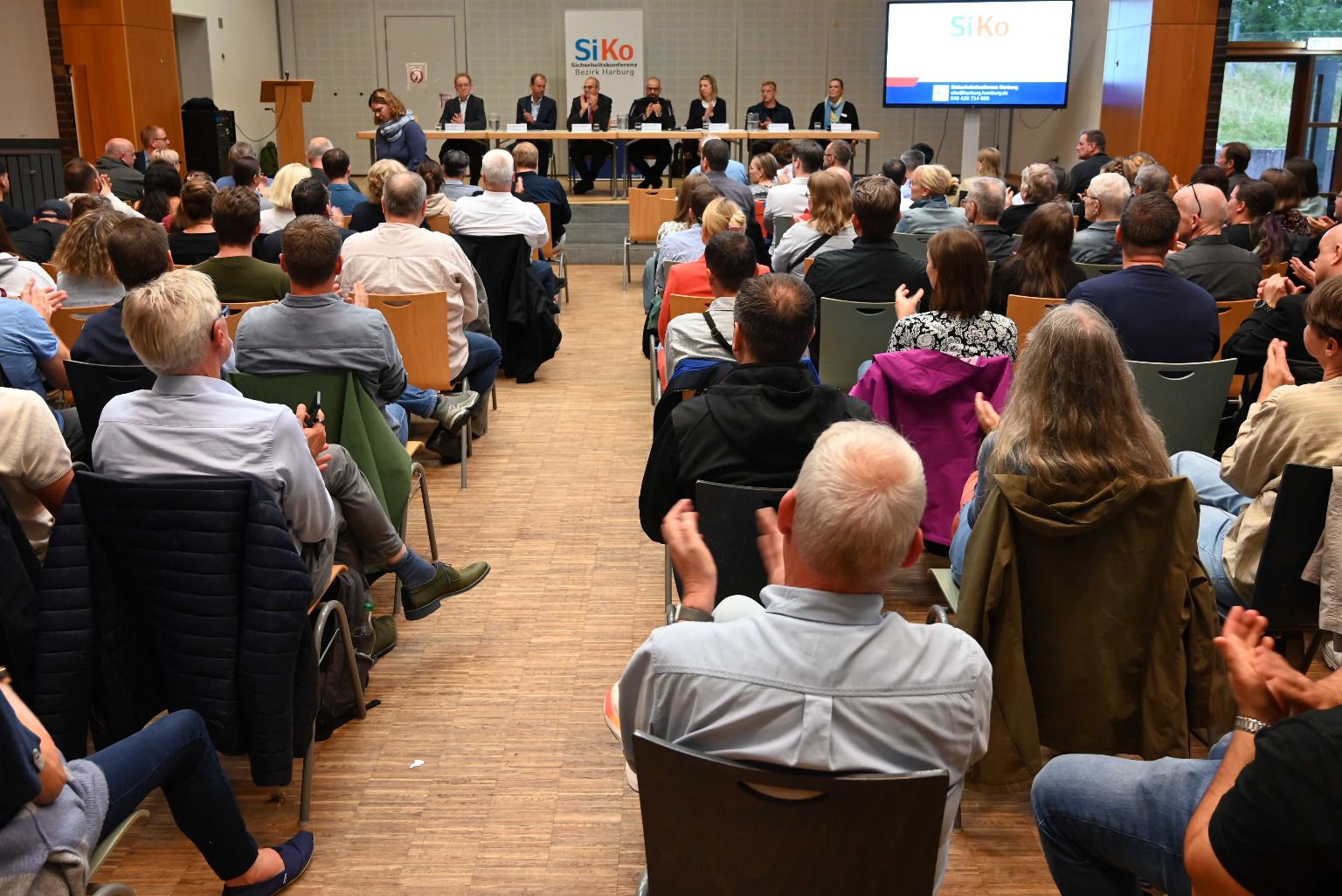 Aus Politik und Awohnern gab es deutliche Kritik am langwierigen Prozess der Verlagerung des Abrigado. Foto: Lenthe-Medien