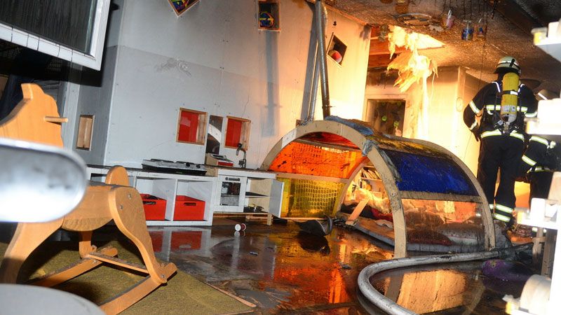 Ein Feuer im Gemeindehaus der Bugenhagengemeinde in Rönneburg hat auch die dortige Kita schwer in Mitleidenschaft gezogen. | Foto: HamburgNews