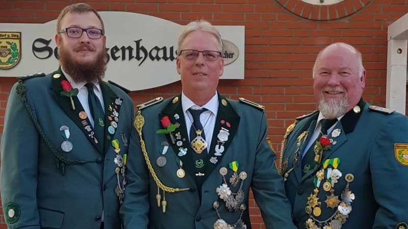 Das Vahrendorfer Vizekönigs-Trio: Adjutant Florian Cordes, "Vize" Thomas Cordes und Hans-Peter Heitmann. | Foto: ein/SV Vahrendorf
