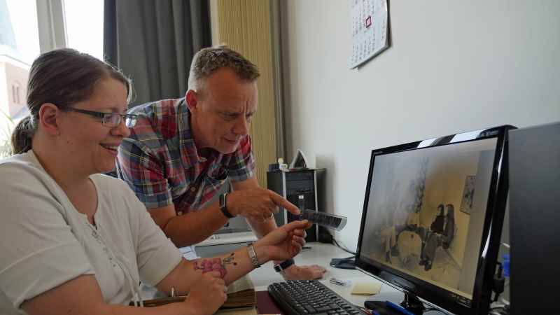 Fotos werden für die Zukunft eingescannt. | Foto: ein