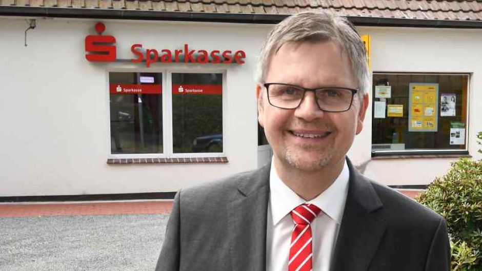 Cord Köster, Regionaldirektor Süd freut sich über neue Räume der Sparkasse für den Standort Bendestorf. Foto: ein