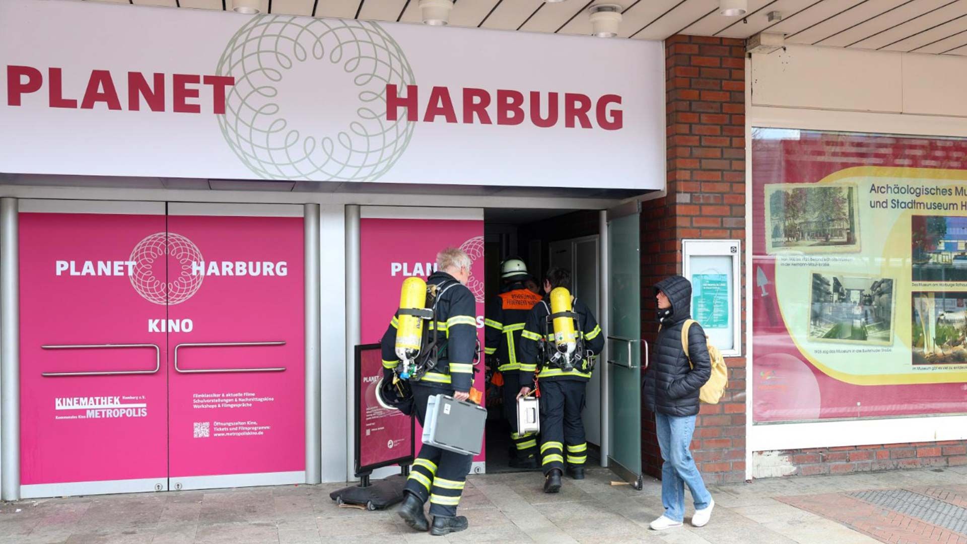 Ein Feueralarm im egemaligen Karstadtgebäude rief die Feuerwehr auf den Plan. Foto: Lenthe-Medien/Reimer
