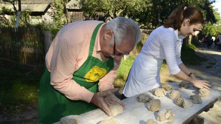 Irma und Johannes Schuster lehren die Kunst des Backens. | Foto: ein