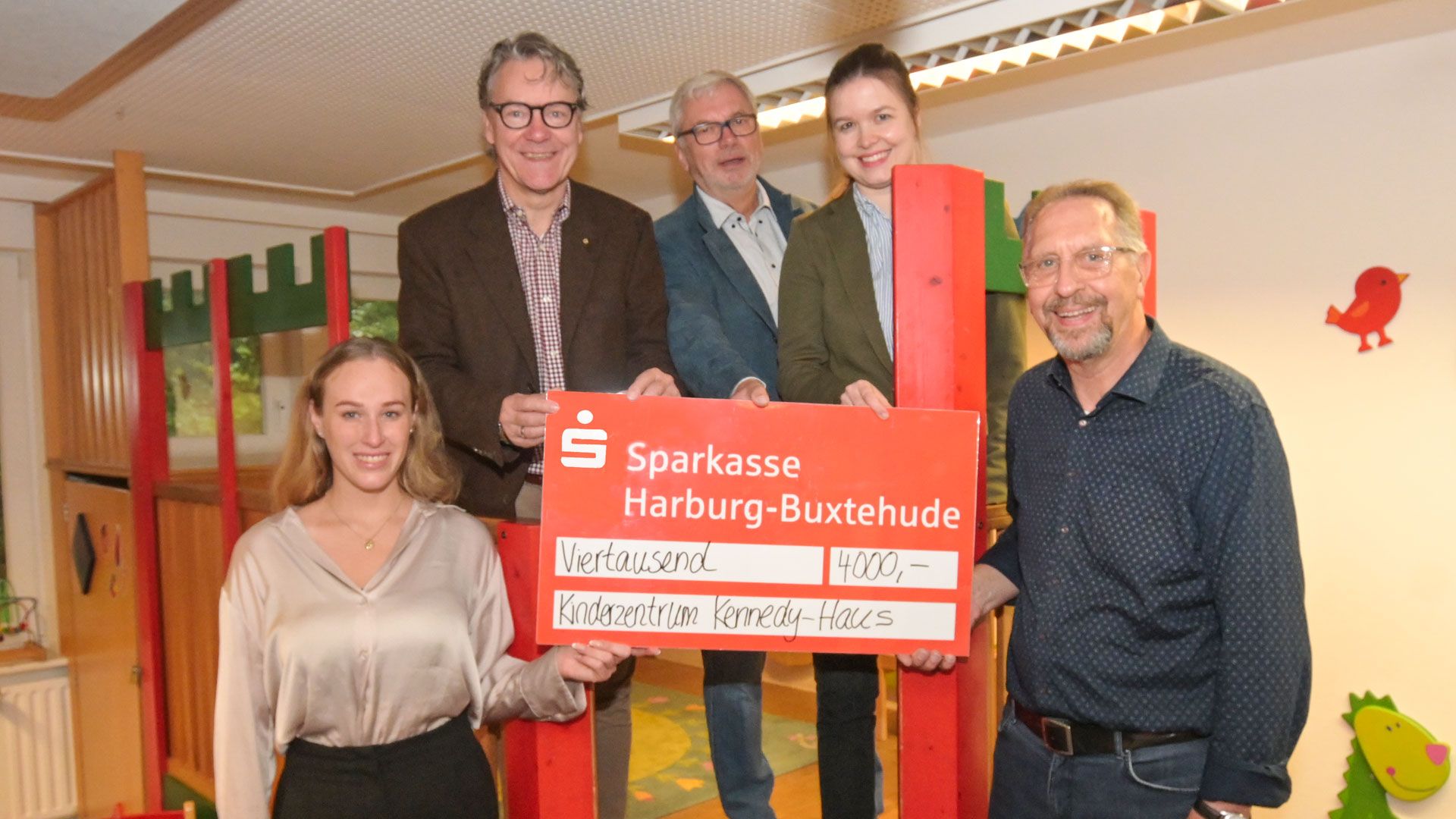 Freuen sich über die tolle Spende: Katharina Mittag, Thomas Neumann-Thieme, Wolfgang Bräuniger, Konstanze Krone und Gerrald Boekhoff (v.l.). | Foto: Niels Kreller