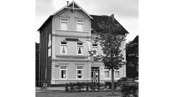 Die Akteure der Finkwarder Speeldeel freuen sich über die Fördergelder, die für die Sanierung der "Oolen Wach" bereitgestellt wurden. | Foto:ein