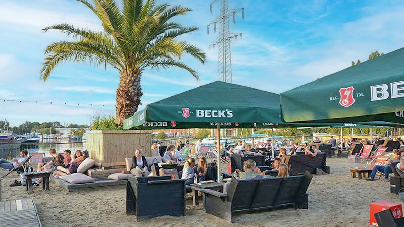 Wird wohl auch in diesem Jahr wieder nix: Ein Beach Club im Harburger Binnenhafen. Hier eine Erinnerung an den Veritas Beach. | Foto: Niels Kreller