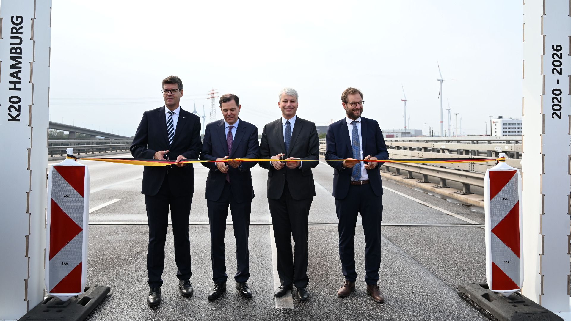 „Versperren“ noch einmal die A7: Andreas Irngartinger, Dr. Michael Güntner, Steffen Bilger, Dr. Anjes Tjarks (v.l.). Foto: Lenthe-Medien