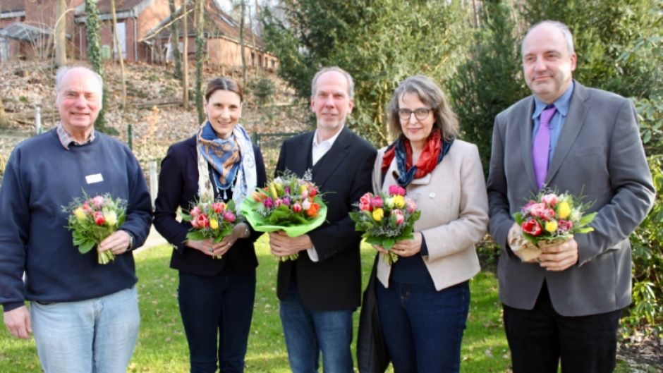 Präsident Andreas Kern (von links) und das Präsidium des Kirchenkreistags wurden wiedergewählt: Rolf Heinemann, Dr. Hiska Karrasch-Bergander, Präsident Andreas Kern, Pastorin Ruth Stalmann-Wendt, Friedo Hansen (stellv. Präsident). | Foto: ein