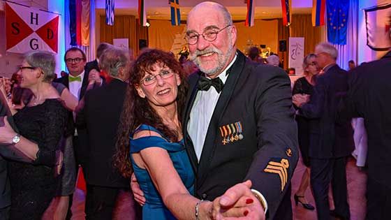 Michael und Karin Pahlke eröffneten beim Internationalen Ball der Seefahrt die Tanzfläche. | Foto: Niels Kreller