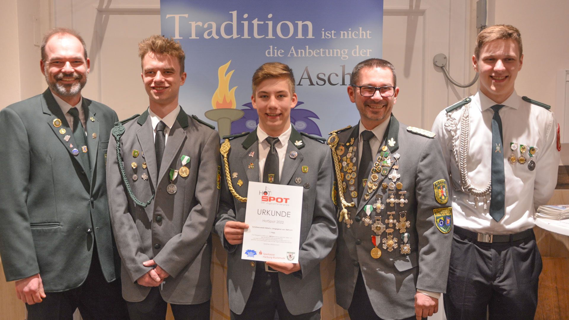 1.Platz beim Hot Spot: Die Siegermannschaft des SV Elstorf Die fünf ausgezeichneten Vereine des Hot Spot Die Gewinner des HotSpot 2023: Schützenverein Elstorf. | Foto: Britta Gellers