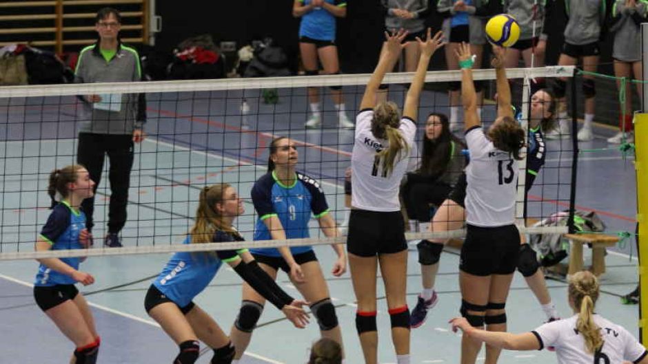 Aus dem Hinspiel: Nina Hille schlägt den Block an und punktet für das Volleyball-Team Hamburg. | Foto: ein