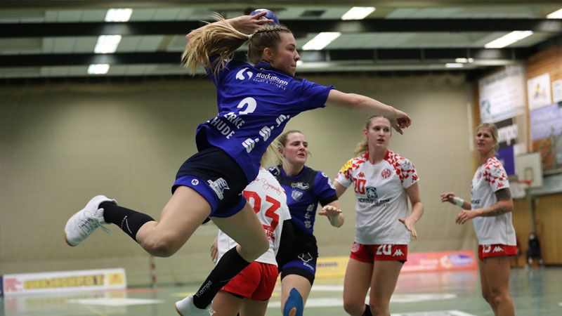 Mailee Winterberg erzielt in dieser Situation bei ihrem Bundesliga-Debüt ihr erstes Tor. | Foto: ein