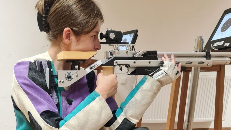 Schülerin Annemieke Steffens vom Schützenverein Neu Wulmstorf hat sich in den Disziplinen Schüler weiblich Luftgewehr Dreistellungskampf und Luftgewehr Freihand für die Deutschen Meisterschaften in München qualifiziert. | Foto: ein