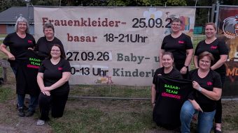 Freuen sich auf die beiden Basare: v.l. Dörte Spierling, Claudia Lüdemann, Nicole Schuback, Desiree Tollmien, vorne v.l. Sabrina Lühr, Maike Schuback, Ute Weichler. Foto: ein