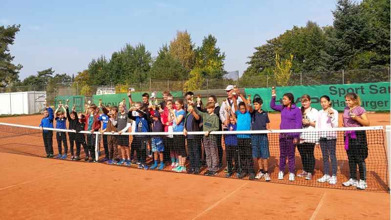 Das Foto zeigt die Teilnehmer der Tennis-Jugendmeisterschaft 2017. | Foto: ein