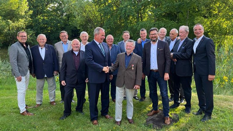 Am Freitag trafen sich 15 ehemalige Könige der Harburger Schützengilde, um den König der Könige auszuschießen. | Foto. ein