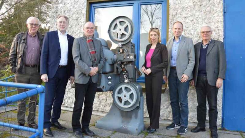 Hans-Jürgen Börner (von links, SPD Jesteburg), Bernd Lange, Walfried Malleskat, Freundeskreis-Vorsitzender, Svenja Stadler, Tobias Handtke (SPD Kreistagsfraktion) und Helmut Lüllau (SPD Jesteburg). | Foto: ein