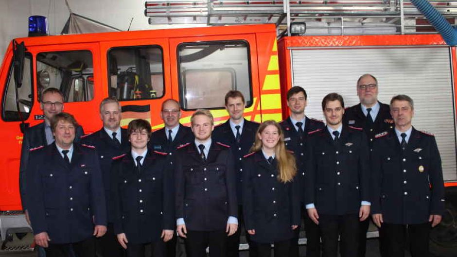 Geehrte, Beförderte und Gratulanten bei der Feuerwehr Beckedorf/Metzendorf. | Foto: ein